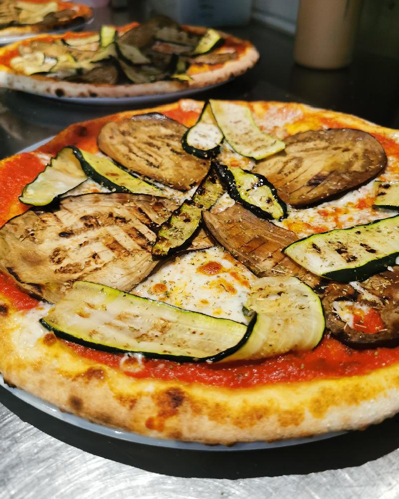 Pizza végétarienne à emporter avec Pizzeria à Saint Malo