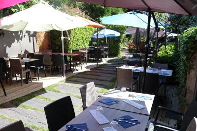 La terrasse de notre pizzeria à Saint Malo